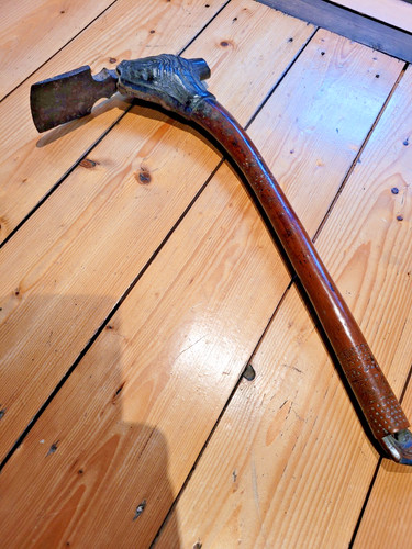 Alte hacke mit metallklinge - alte,