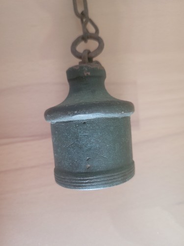Antike bronzeglocke mit kette - bronzeglocke,