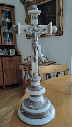 Seltenes kreuz aus marmor - ,